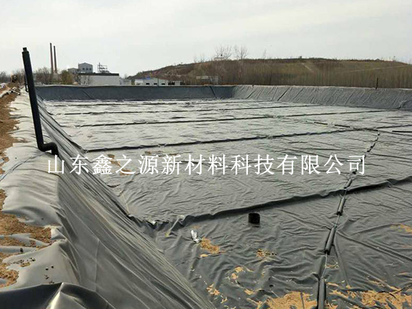 油田防滲膜鋪設(shè)技巧：高效、環(huán)保的鋪設(shè)新策略